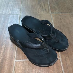Women’s volatile flip flops